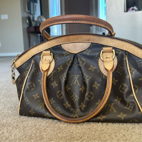 Louis Vuitton: Tivoli Leather Handbag - Picture 2 of 10